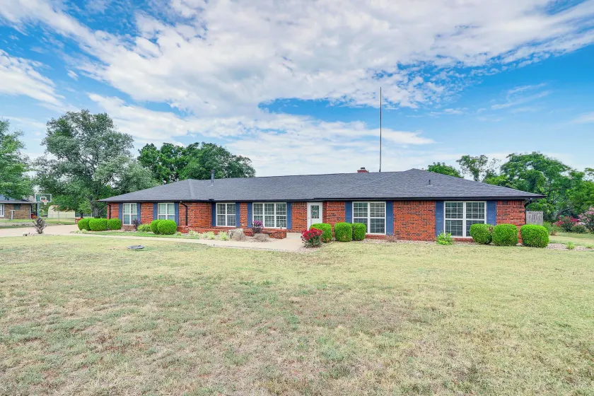Waterfront Kansas Home w/ Private Fire Pit! - Interiør