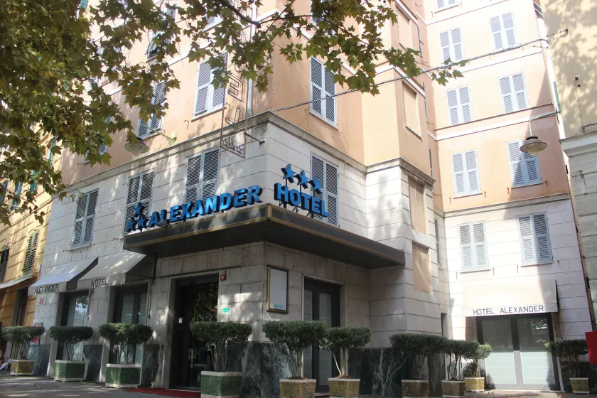 New Alexander Hotel - Image 1