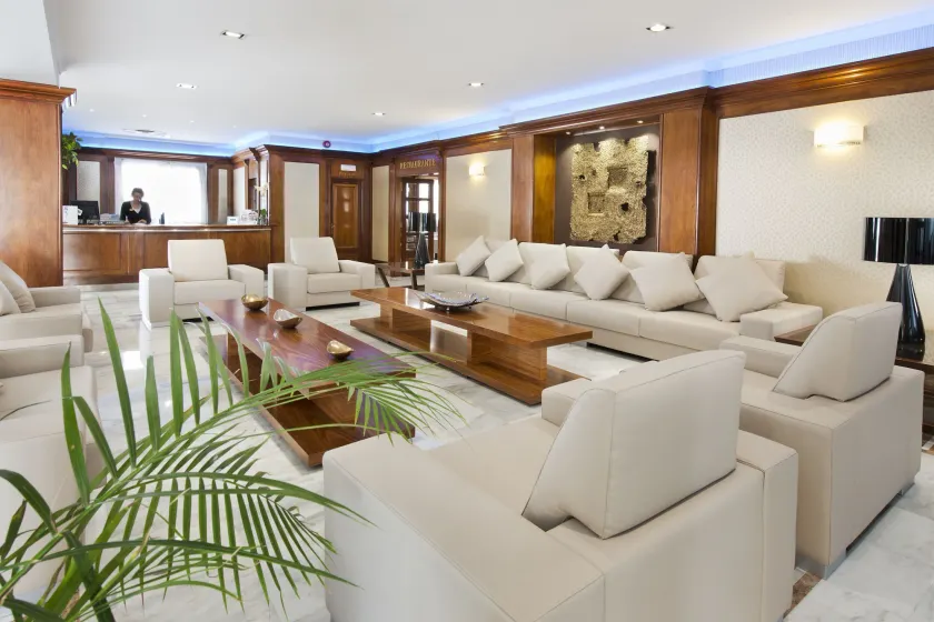 Elba Motril Beach & Business Hotel - Image 1
