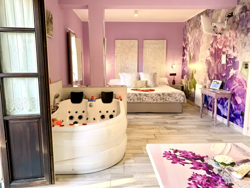 Akla Suites con Jacuzzi Santillana - Image 1