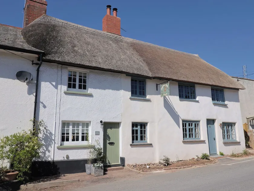 Robyn Cottage - Image 1
