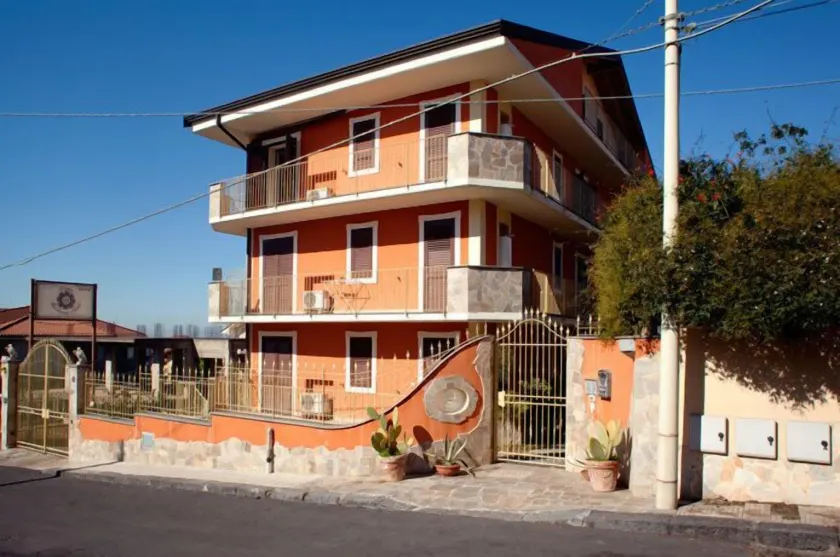 Hotel Motta - Image 1