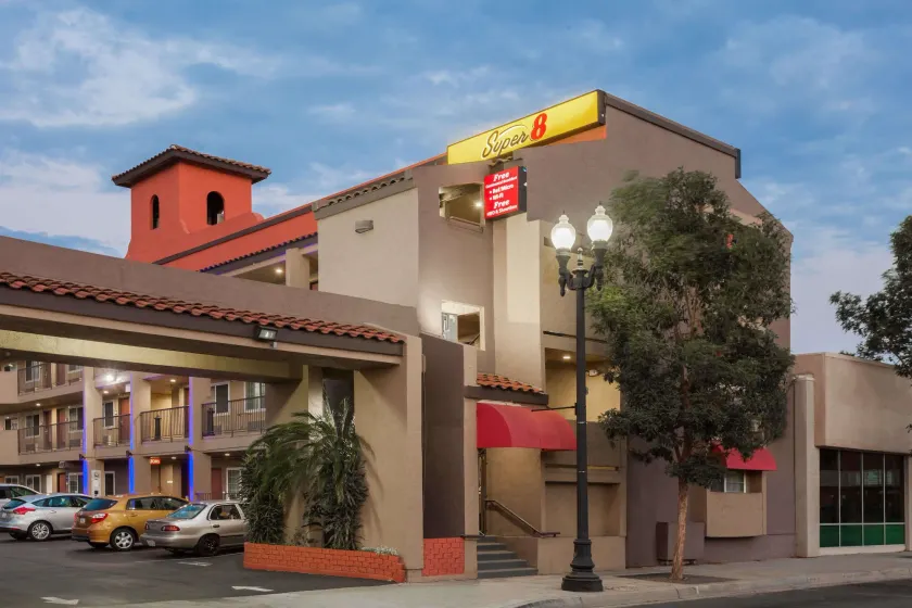 Super 8 by Wyndham El Cajon San Diego - Image 1