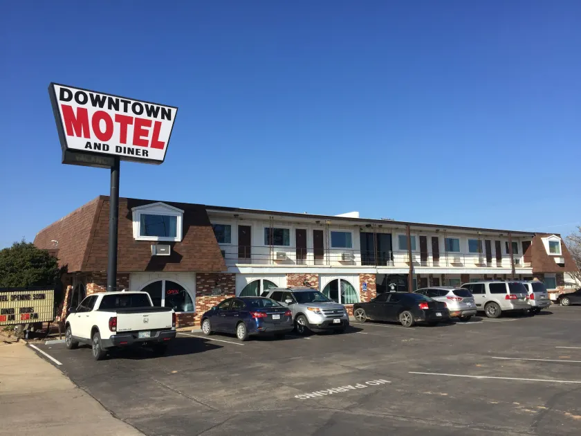 Downtown Motel Woodward - Image 1