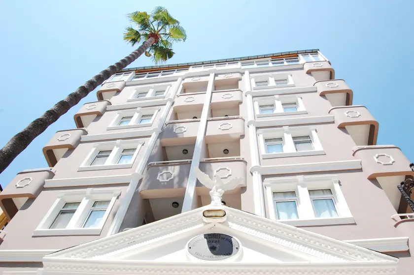Triana Hotel - Image 1
