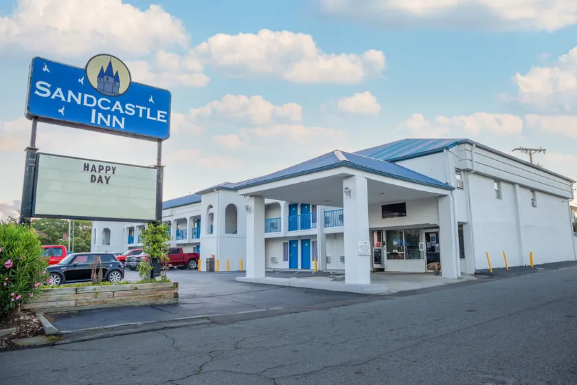 Sandcastle Inn - Image 1