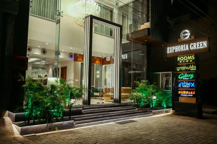 Hotel Euphoria Green - Image 1