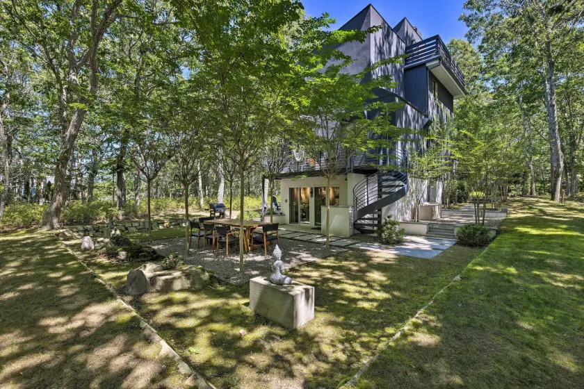 Unique Southampton Getaway w/ Rooftop Deck! - Image 1
