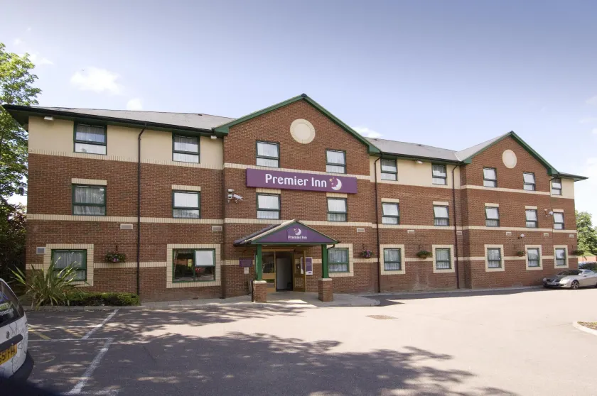 Premier Inn Watford North - Image 1