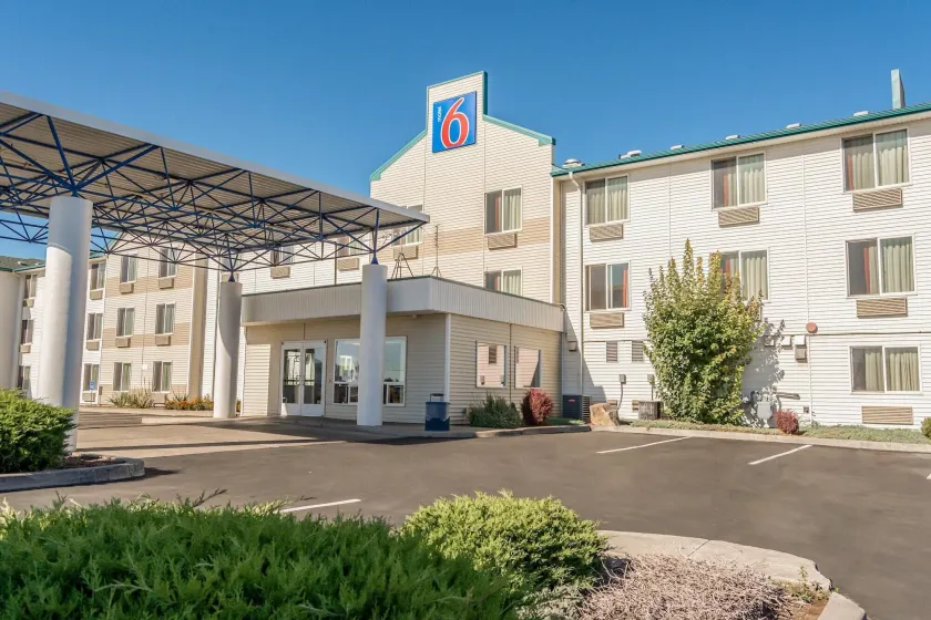 Motel 6-Redmond, OR - Image 1