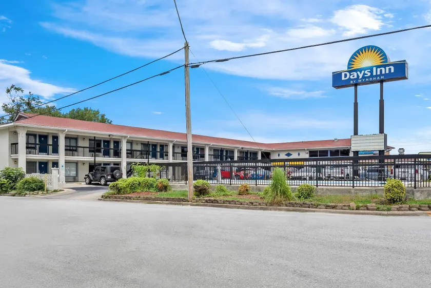 Days Inn by Wyndham Jacksonville NC - Image 1