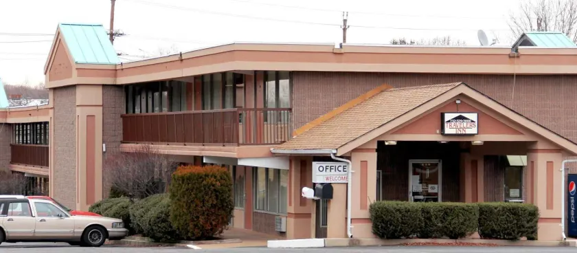 Travelers Inn - Image 1