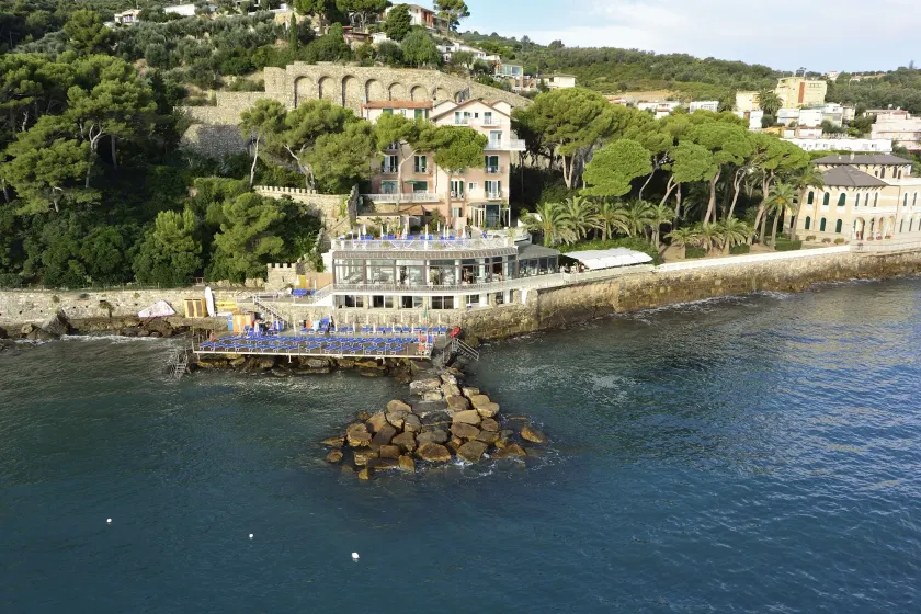 Hotel Arc En Ciel - Image 1