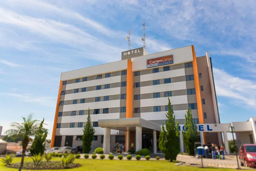 Hotel Campo Largo Express - Image 1