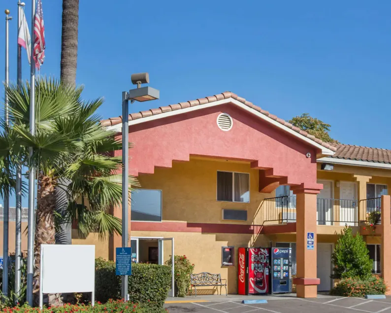 Econo Lodge Inn & Suites Lodi - Wine Country Area - Image 1