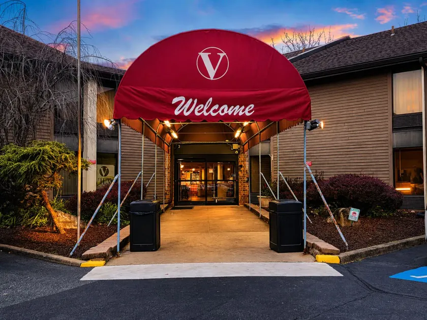 The View Inn & Suites Bethlehem / Allentown / Lehigh Airport - Image 1