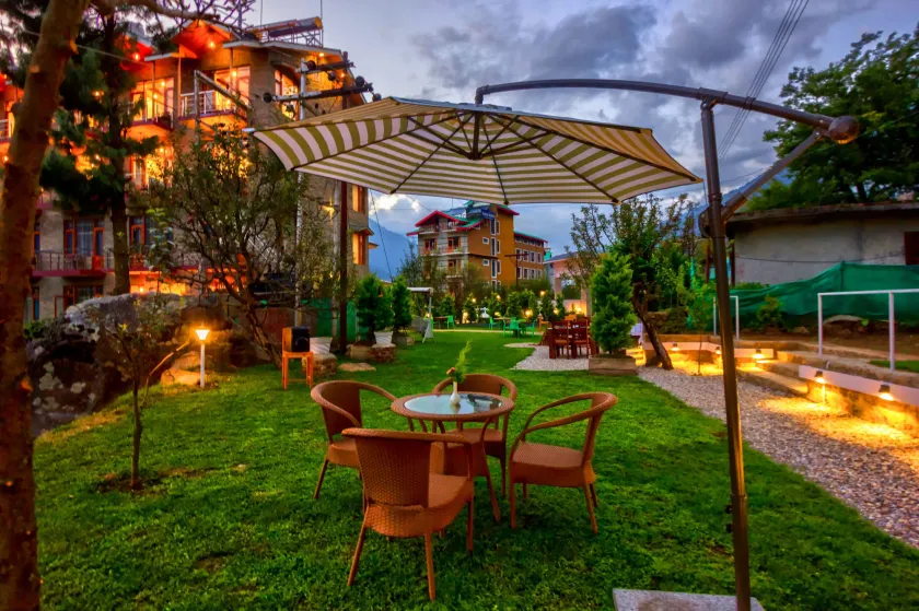 Snow City's Montana Blues Resort Manali - Heated & Air-Cooled Stay - Image 1