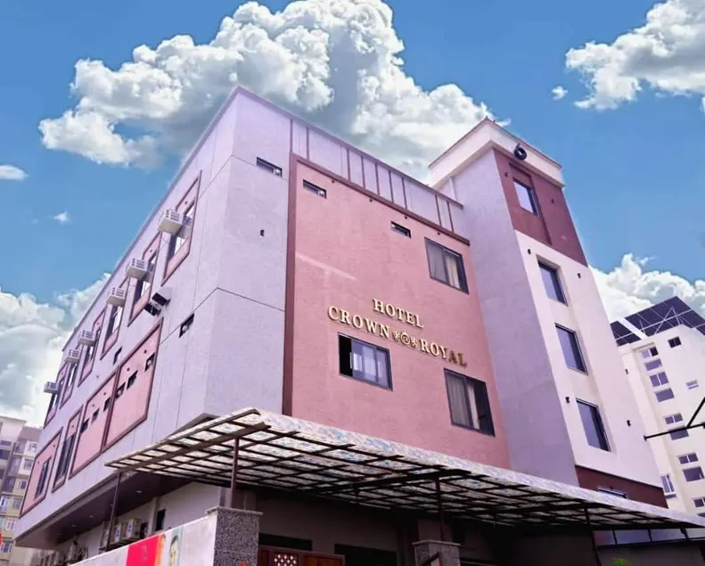 Hotel Crown Royal - Image 1