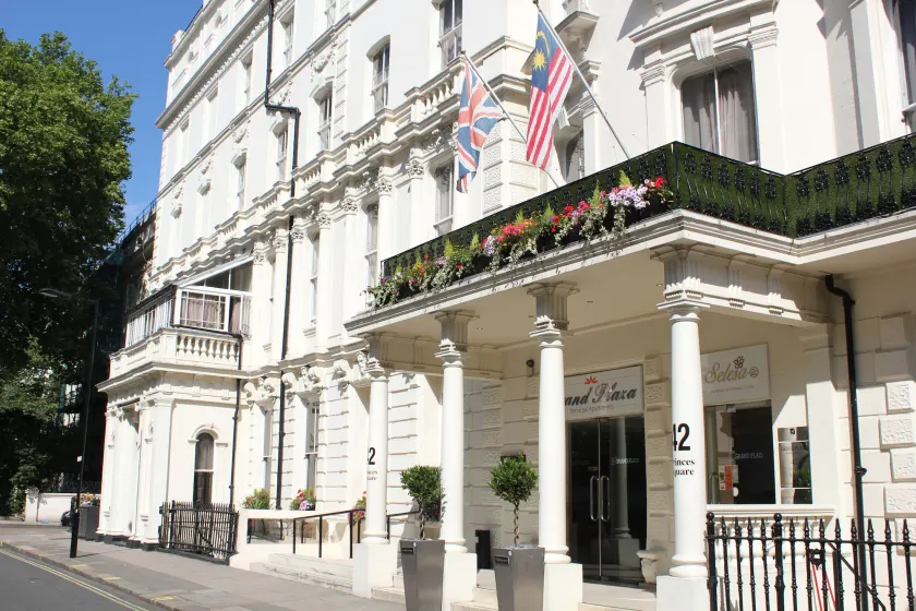 Grand Plaza Serviced Apartments - Image 1