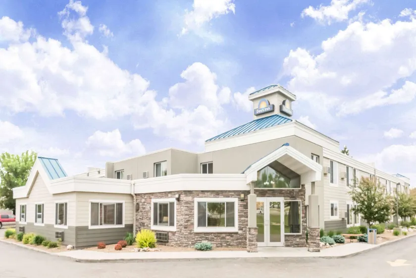 Days Inn by Wyndham Bismarck - Image 1