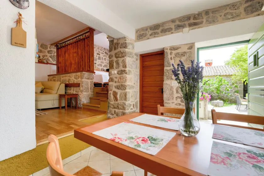 Stone house Adrian - Image 1