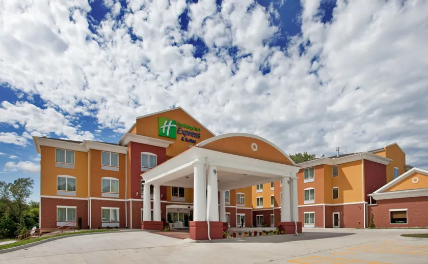 Holiday Inn Express Hotel & Suites Kansas City Sports Complex by IHG - Image 1