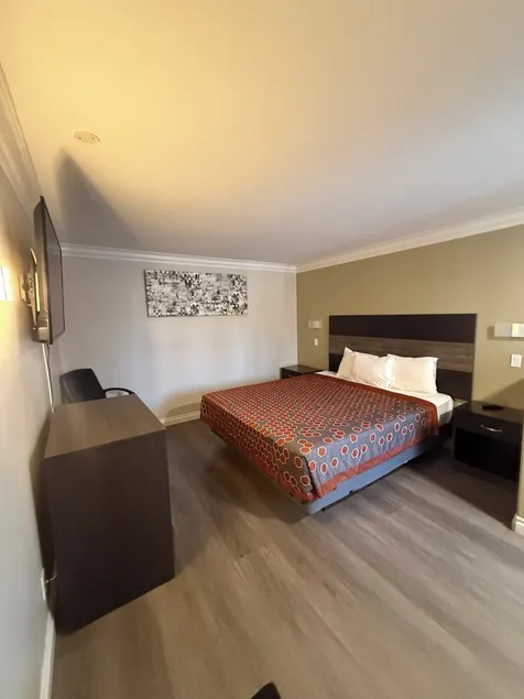 Colony Inn - Image 1