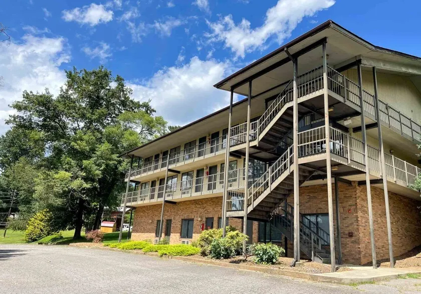 Hillside Lodge - Image 1