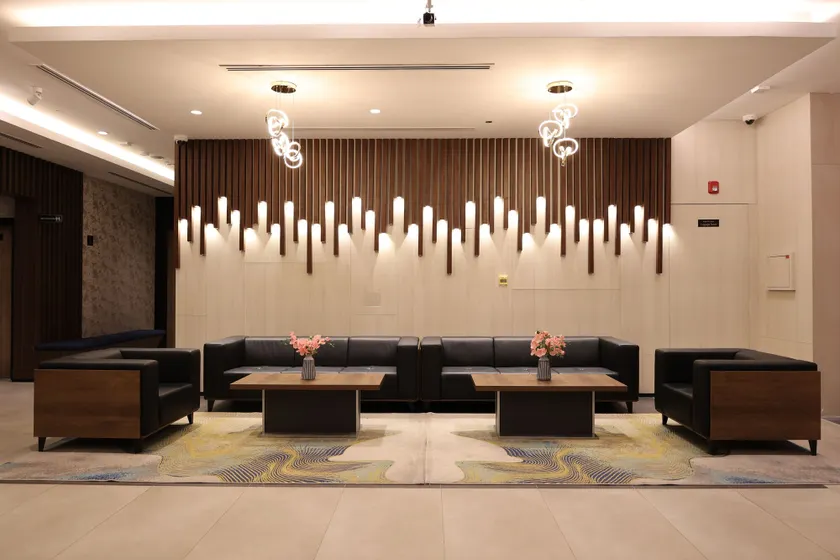 Kingsgate Canal Hotel by Millennium - Lobby