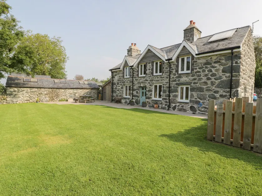 Tyn Ffynnon - Image 1