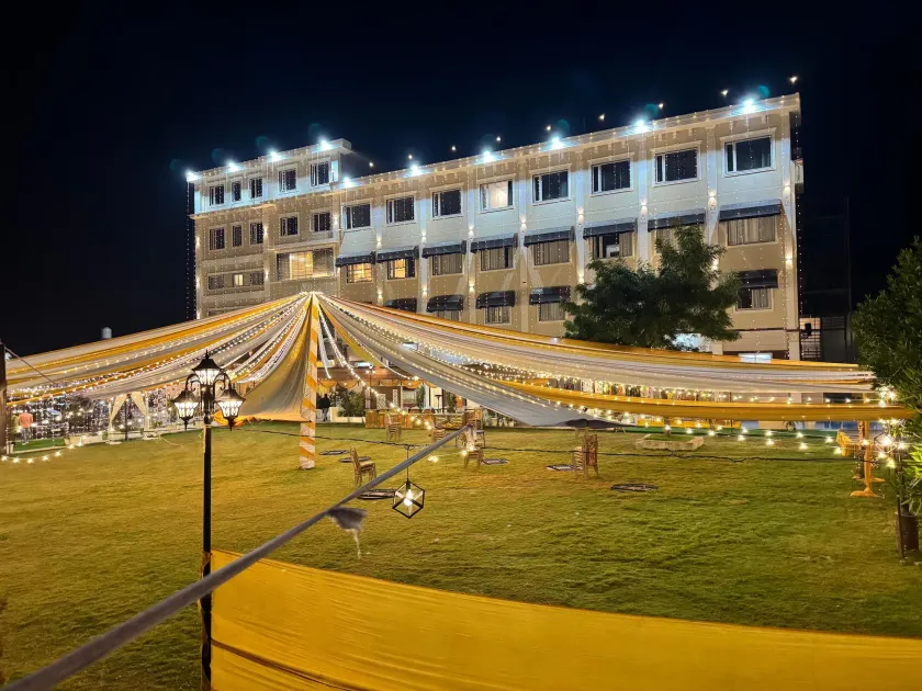 Hotel Vasdaa Grand - Image 1