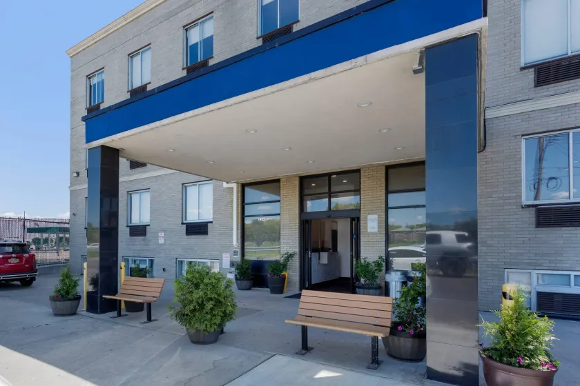 Avion Inn Near LGA Airport, an Ascend Collection Hotel - Image 1