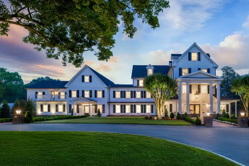 The Oaks Waterfront Hotel - Image 1
