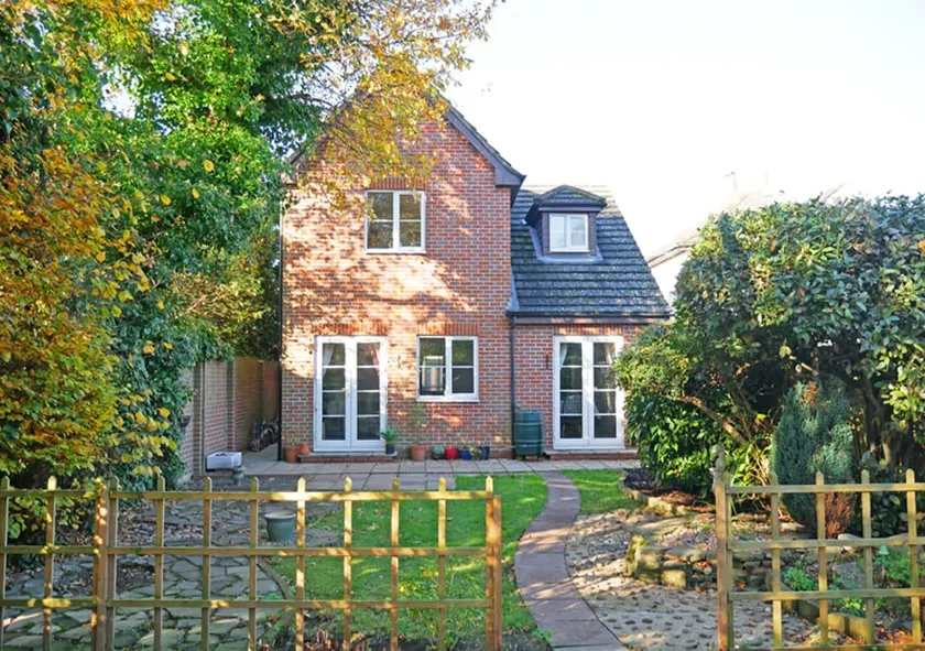 Grove House - Image 1