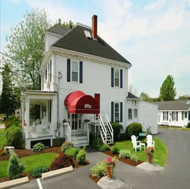 Carriage House Motel Cottages & Suites - Image 1