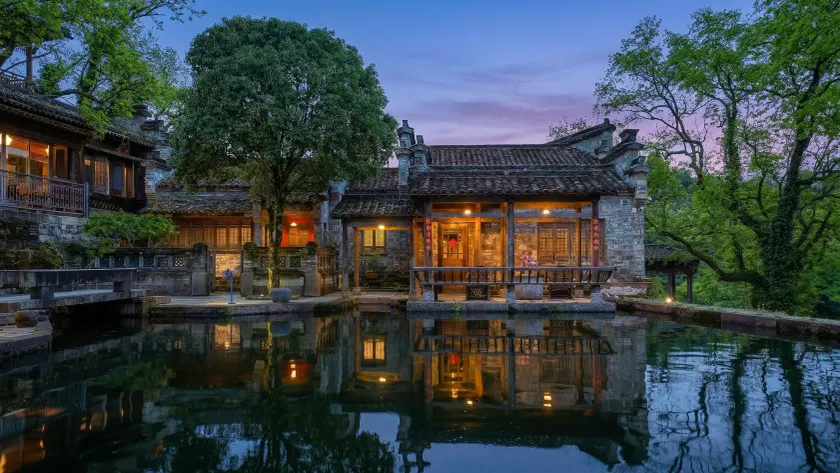 Hongcun Tachuan Heritage Garden Resort-Ancient Huizhou Architecture, Ricefield Views & Butler Service - Image 1