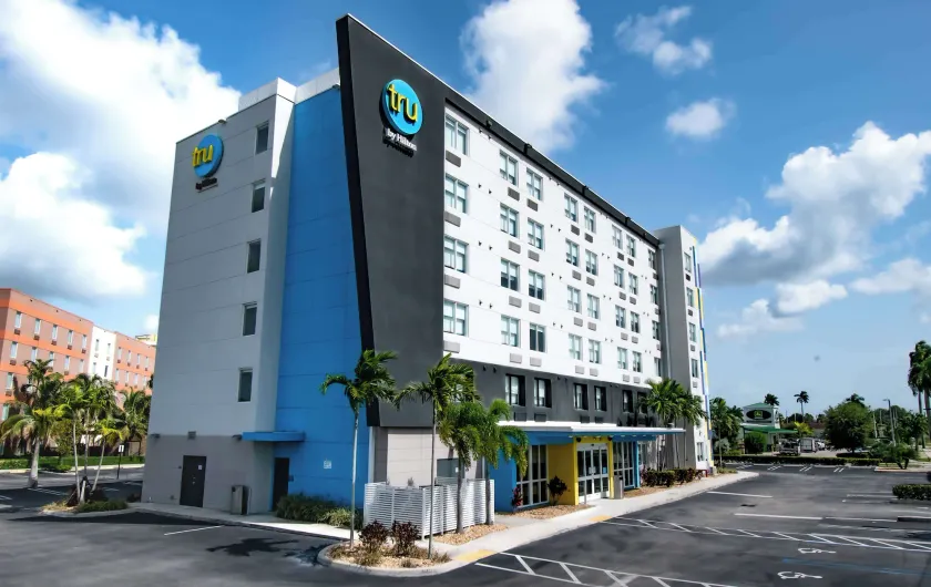 Tru by Hilton Florida City - Image 1
