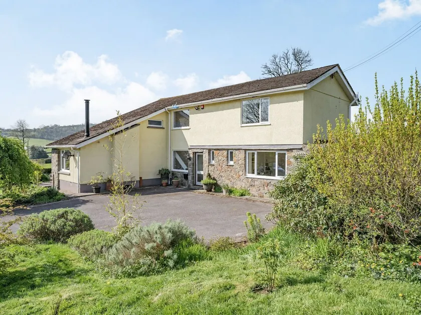 Pant Y Cwtsh - Image 1