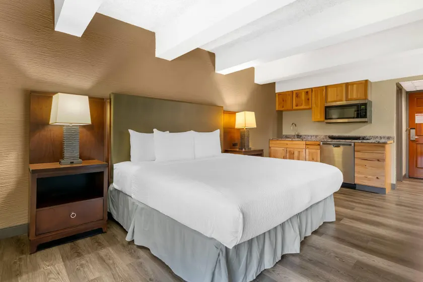 Fairway Inn and Suites, an Ascend Collection Hotel - Image 1