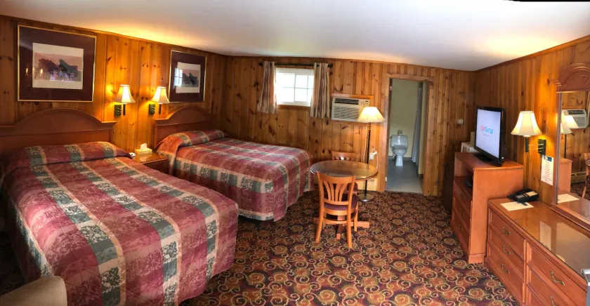 Lantern House Motel - Image 1