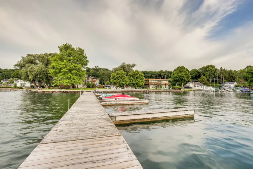 Canandaigua Lake Romantic Getaway w/ Boat Slip! - Image 1