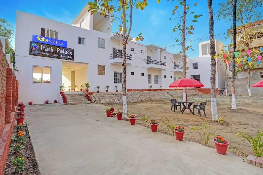 Fabhotel Park Palace - Image 1