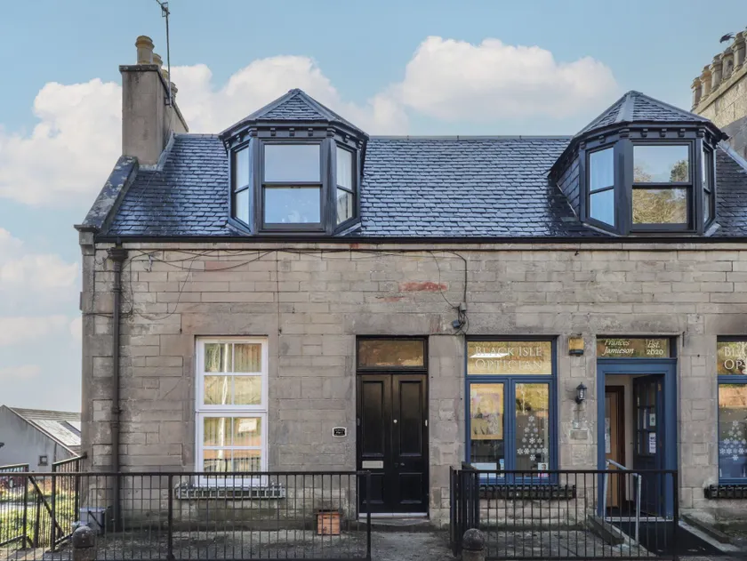 Wee Flat - Image 1