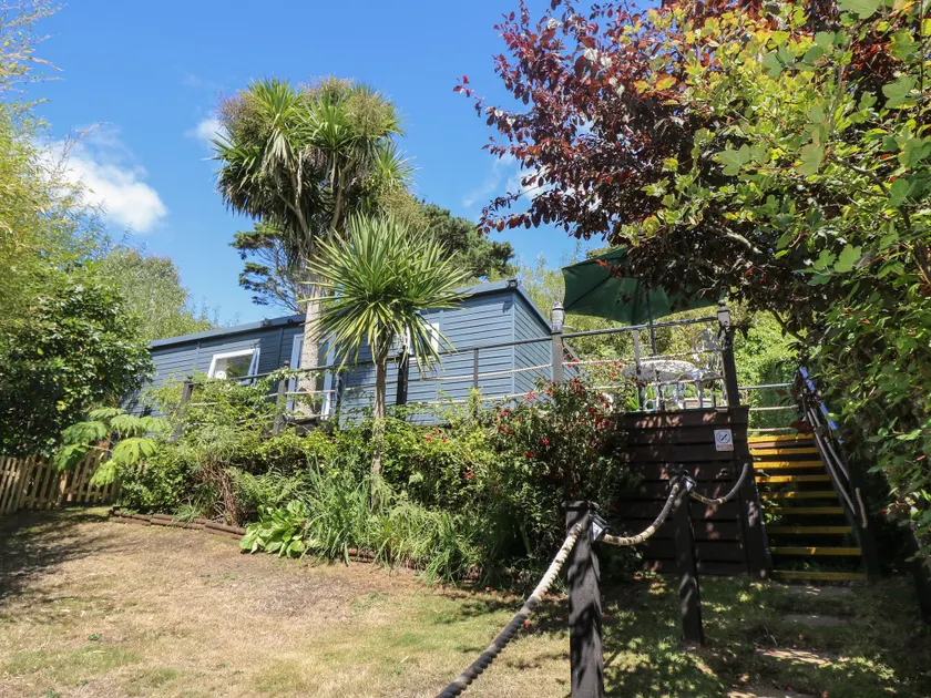 Palm Lodge - Image 1