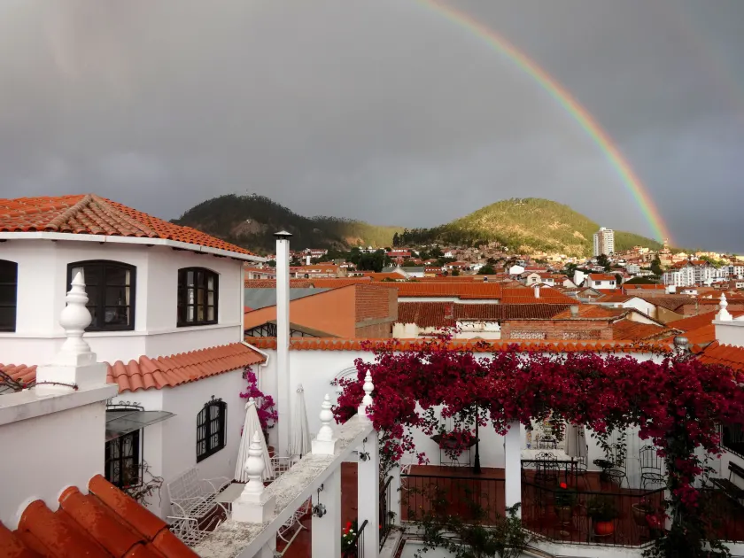 El Hotel de Su Merced - Image 1