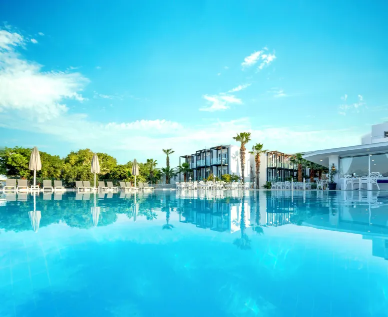 CHARM BEACH HOTEL - Image 1