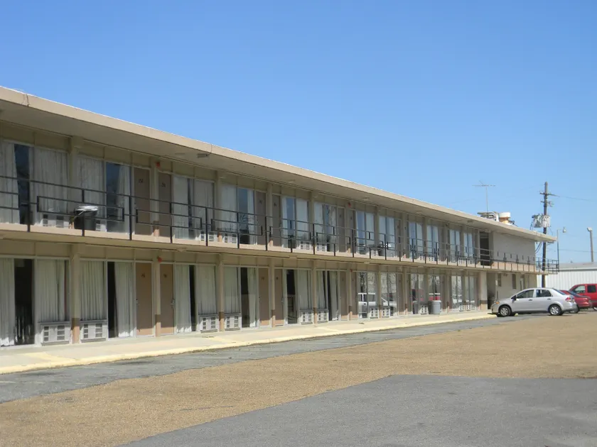 Sunrise Inn Lake Charles - Image 1
