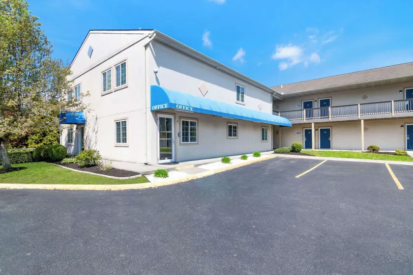 Econo Lodge Bethel - Danbury - Image 1