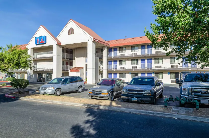 Motel 6-Fresno, CA - Yosemite Hwy - Image 1