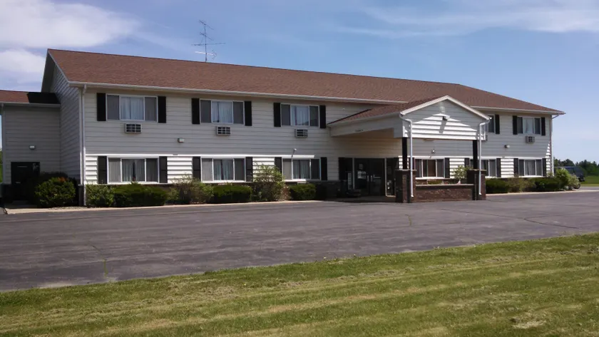 AmeriVu Inn and Suites - Image 1